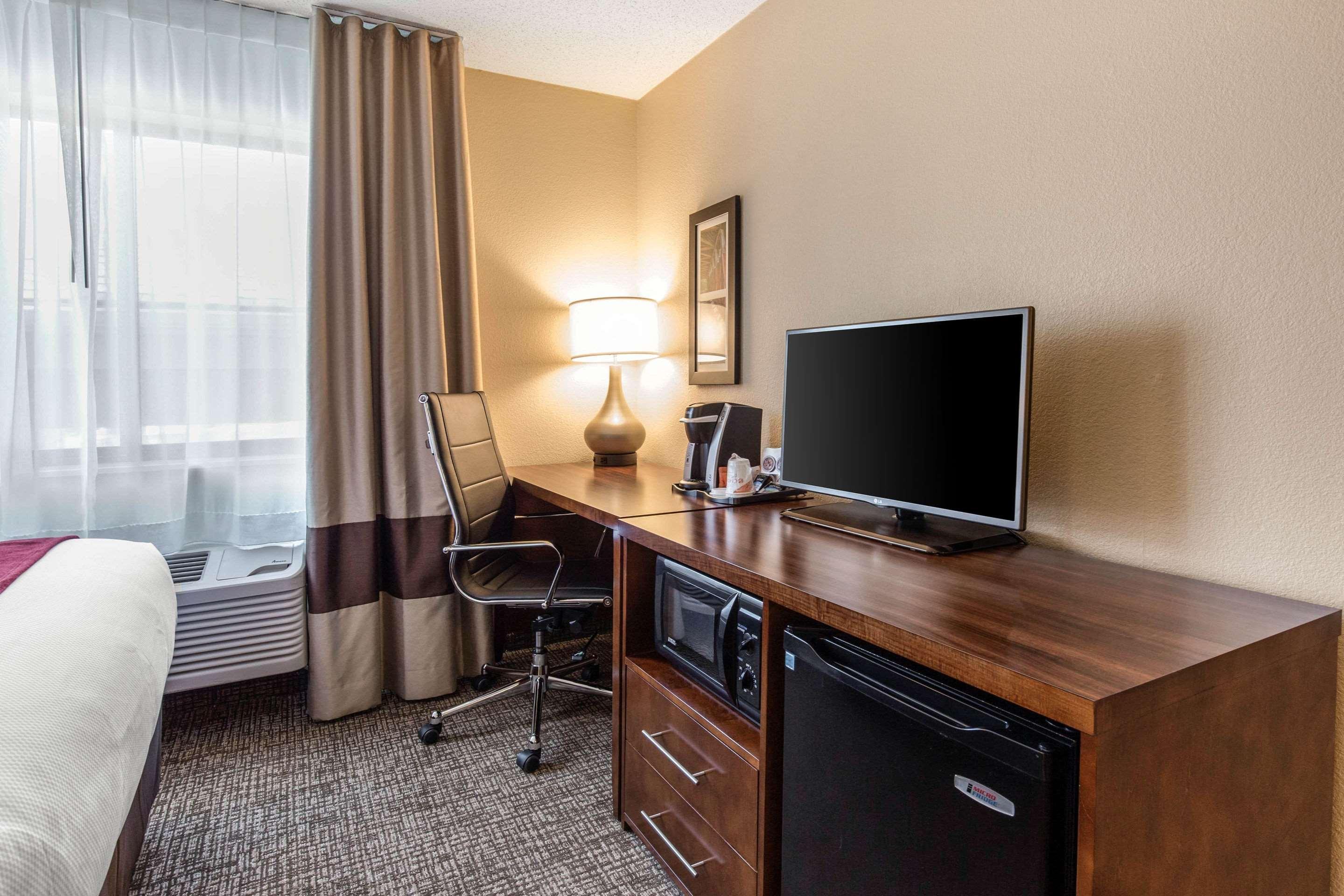 Comfort Inn La Porte Екстериор снимка